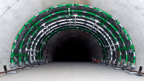 トンネル覆工コンクリートの味方！水を使わず軽量で何度でも使える画期的なコンクリート養生工法「アドバルーン工法」